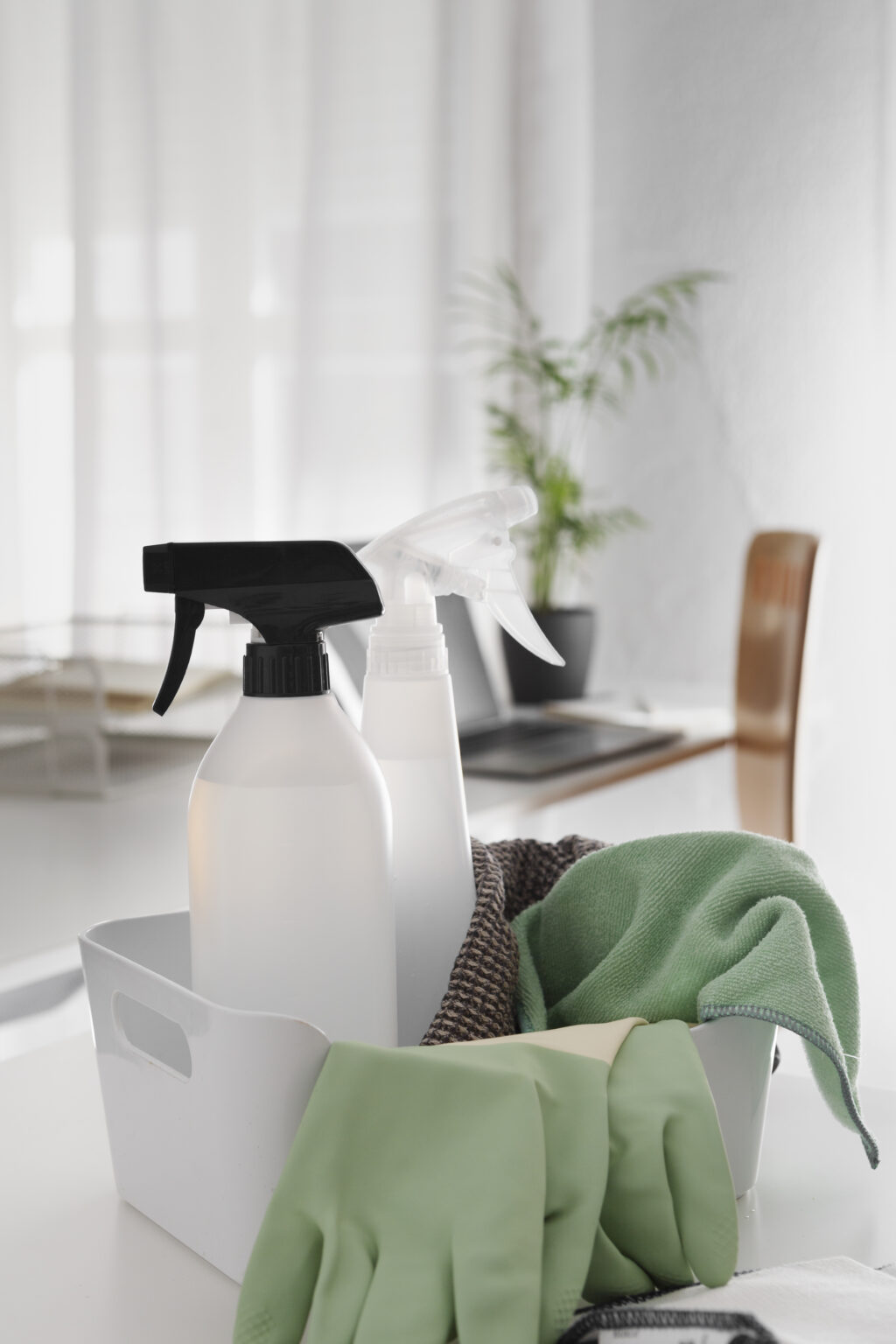 DIY non-toxic cleaning products in office cleaning process